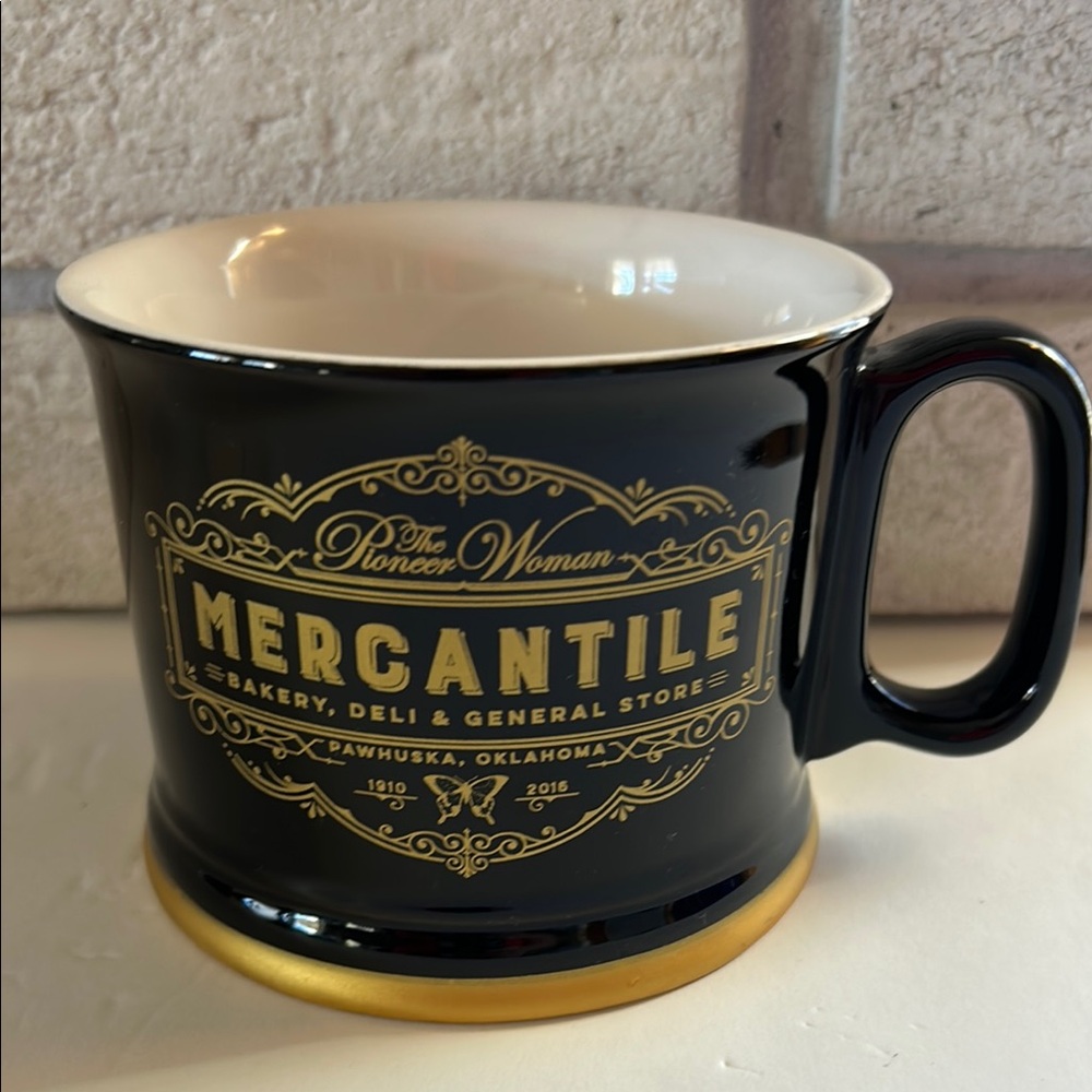 The Pioneer Woman Black and Gold Mercantile Mug